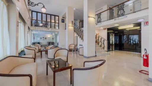 Hall con poltroncine