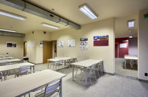 Olimpia sala interna con tavoli