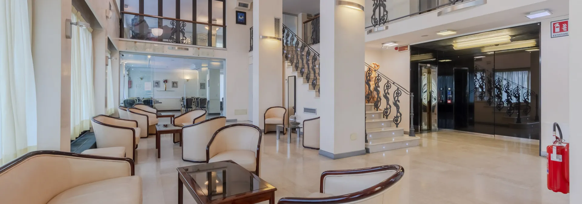 Hall con poltroncine